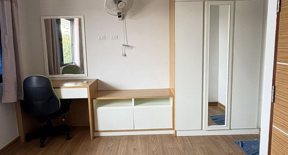 For rent 3 bedrooms townhouse in Mueang Chiang Mai, Chiang Mai