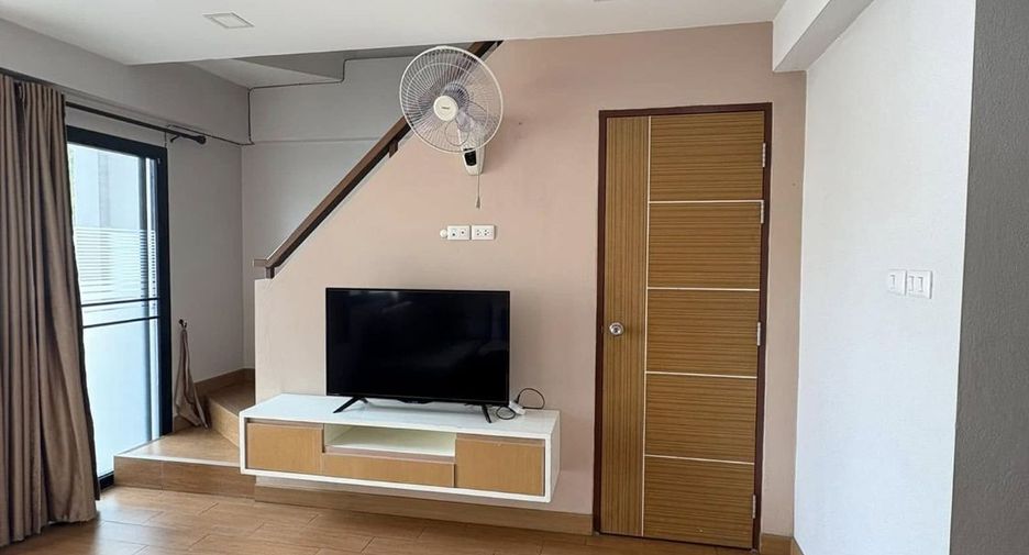 For rent 3 bedrooms townhouse in Mueang Chiang Mai, Chiang Mai