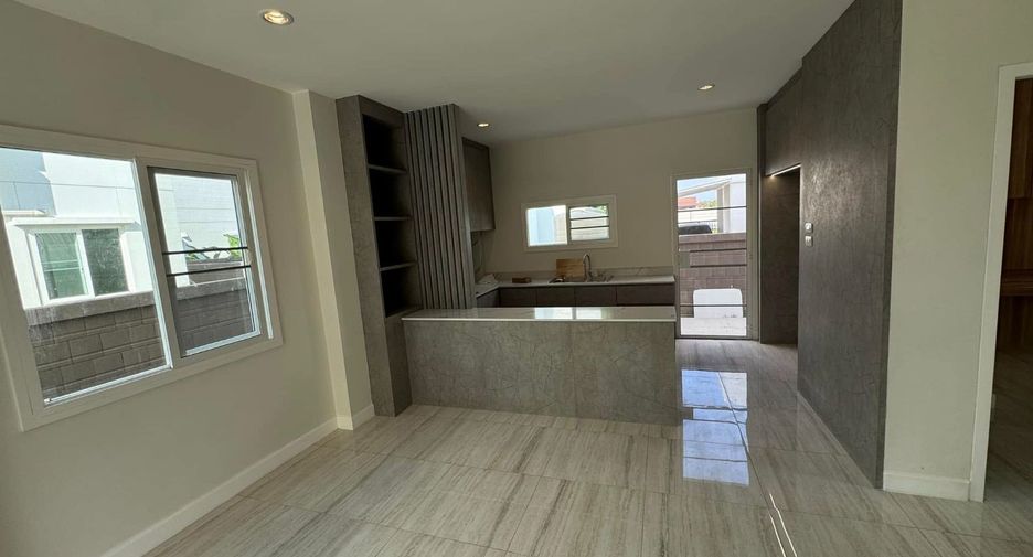 For sale 4 bedrooms house in Mueang Chiang Mai, Chiang Mai