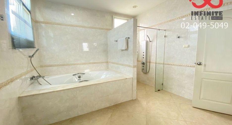 For sale 4 bed house in Lam Luk Ka, Pathum Thani