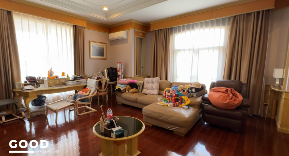 Casa en venta de 8 habitaciones en Chom Thong, Bangkok