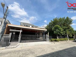 For sale 6 Beds house in Bang Khae, Bangkok
