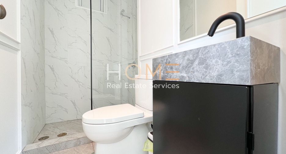 For sale 4 bedrooms house in Bang Khae, Bangkok