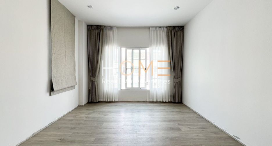 For sale 4 bedrooms house in Bang Khae, Bangkok