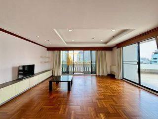 For rent 4 bedrooms apartment in Watthana, Bangkok