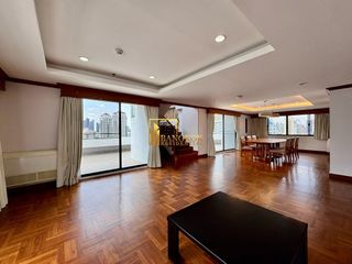 For rent 4 bedrooms apartment in Watthana, Bangkok