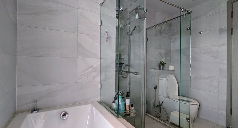 À vendre 2 chambres condo à Watthana, Bangkok