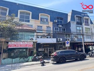 For sale 2 Beds retail Space in Lat Phrao, Bangkok