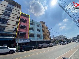For sale 3 bed retail Space in Mueang Nonthaburi, Nonthaburi