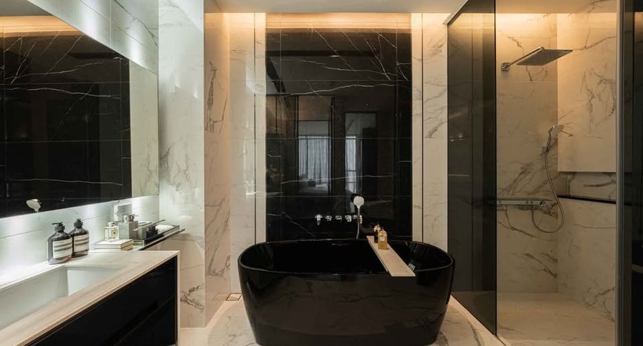 For rent and for sale 2 bedrooms condo in Watthana, Bangkok