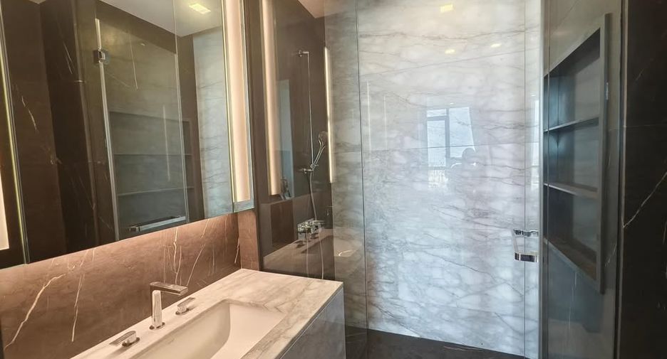 For rent and for sale 2 bedrooms condo in Watthana, Bangkok