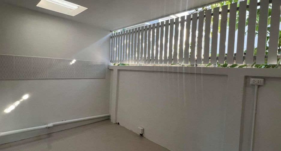 For rent 3 bedrooms townhouse in Mueang Chiang Mai, Chiang Mai