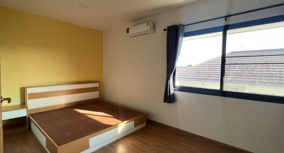 For rent 3 bedrooms townhouse in Mueang Chiang Mai, Chiang Mai