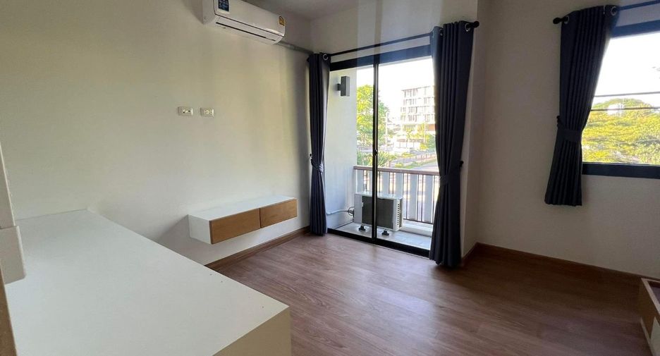 For rent 3 bedrooms townhouse in Mueang Chiang Mai, Chiang Mai