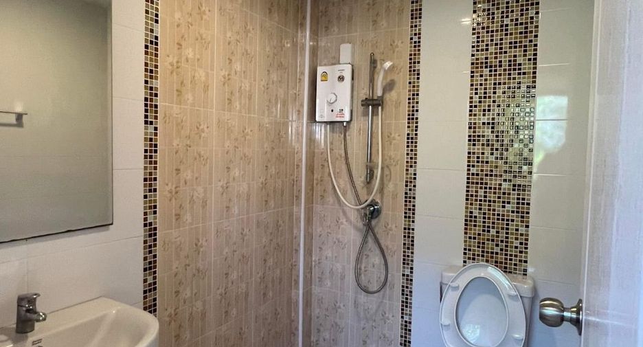 For rent 3 bedrooms townhouse in Mueang Chiang Mai, Chiang Mai