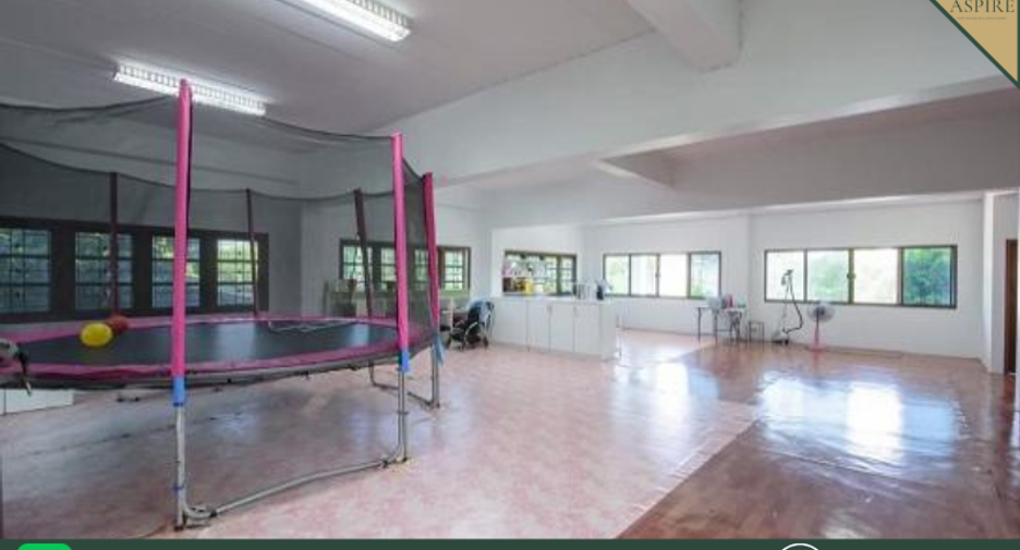 Gewerbefläche zum Kauf mit 5 Zimmer in Phra Khanong, Bangkok