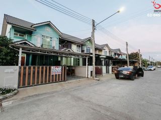 For sale 3 bed townhouse in Lam Luk Ka, Pathum Thani