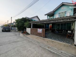 For sale 3 bed townhouse in Lam Luk Ka, Pathum Thani