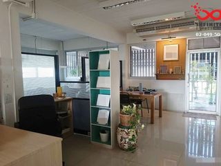 For sale 7 bed office in Phra Khanong, Bangkok