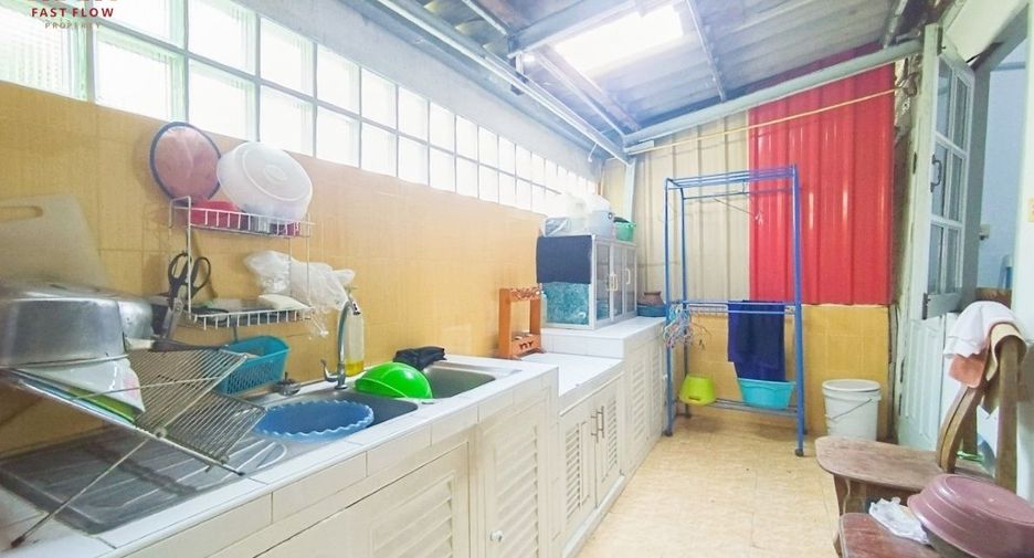 For sale retail Space in Tha Tako, Nakhon Sawan