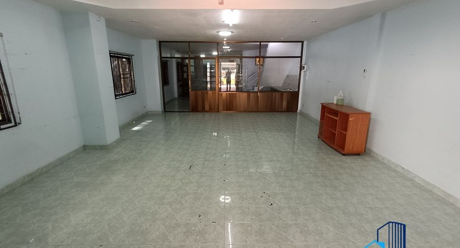 À vendre 3 chambres maison de ville à Bang Lamung, Chonburi