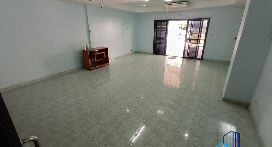 À vendre 3 chambres maison de ville à Bang Lamung, Chonburi