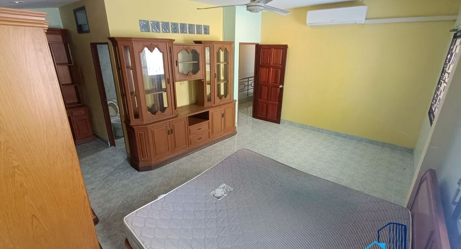 À vendre 3 chambres maison de ville à Bang Lamung, Chonburi