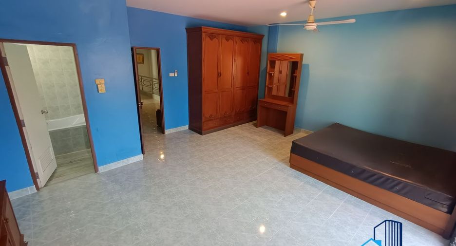 À vendre 3 chambres maison de ville à Bang Lamung, Chonburi