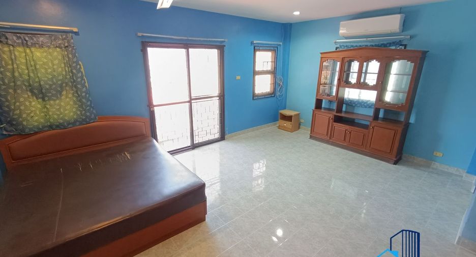 À vendre 3 chambres maison de ville à Bang Lamung, Chonburi