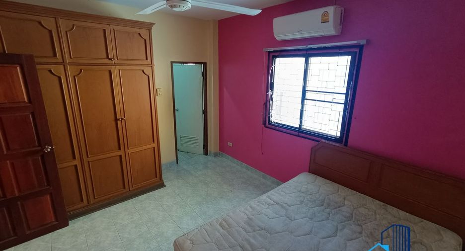 À vendre 3 chambres maison de ville à Bang Lamung, Chonburi