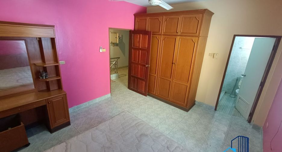 À vendre 3 chambres maison de ville à Bang Lamung, Chonburi