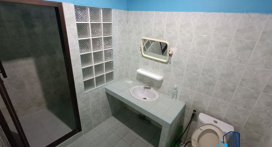 À vendre 3 chambres maison de ville à Bang Lamung, Chonburi