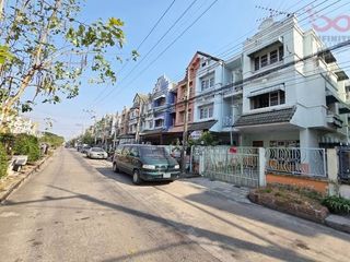 For sale 4 Beds townhouse in Lam Luk Ka, Pathum Thani