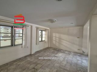 出租 和 出售 4 卧室 联排别墅 在 Don Mueang, 曼谷