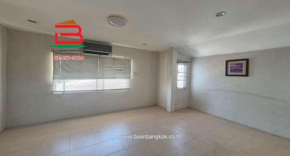 For rent and for sale 4 bedrooms townhouse in Don Mueang, Bangkok