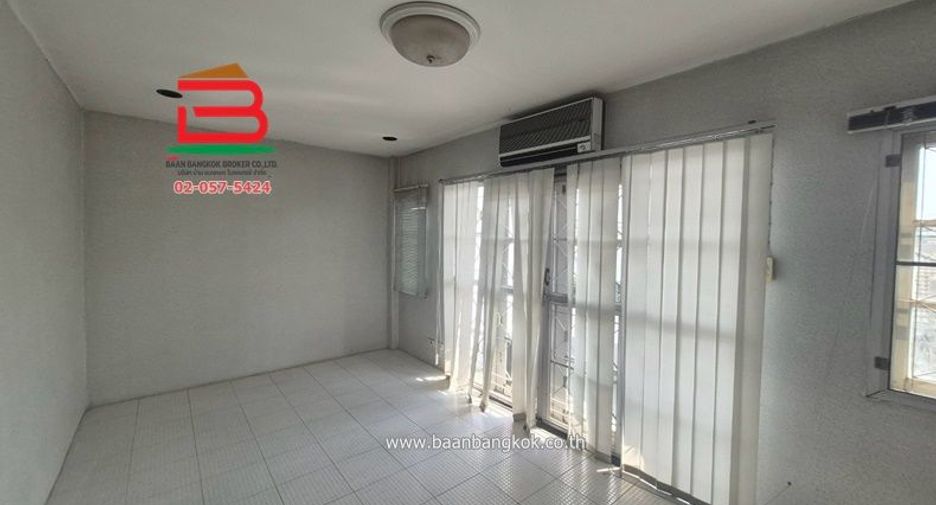 For rent and for sale 4 bedrooms townhouse in Don Mueang, Bangkok
