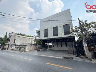 For sale 16 bed office in Lat Phrao, Bangkok