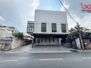For sale 16 bed office in Lat Phrao, Bangkok