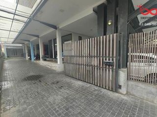 For sale 16 bed office in Lat Phrao, Bangkok