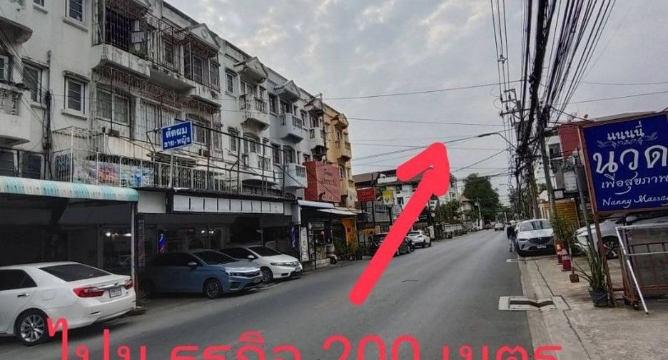 For sale 3 bedrooms retail Space in Don Mueang, Bangkok