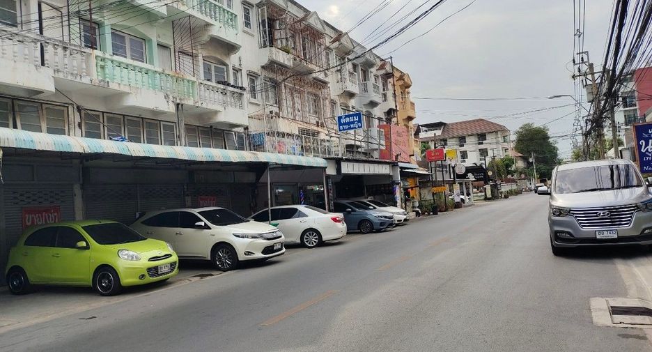 For sale 3 bedrooms retail Space in Don Mueang, Bangkok