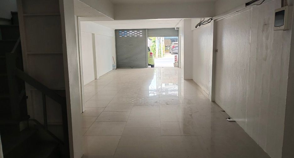 For sale 3 bedrooms retail Space in Don Mueang, Bangkok