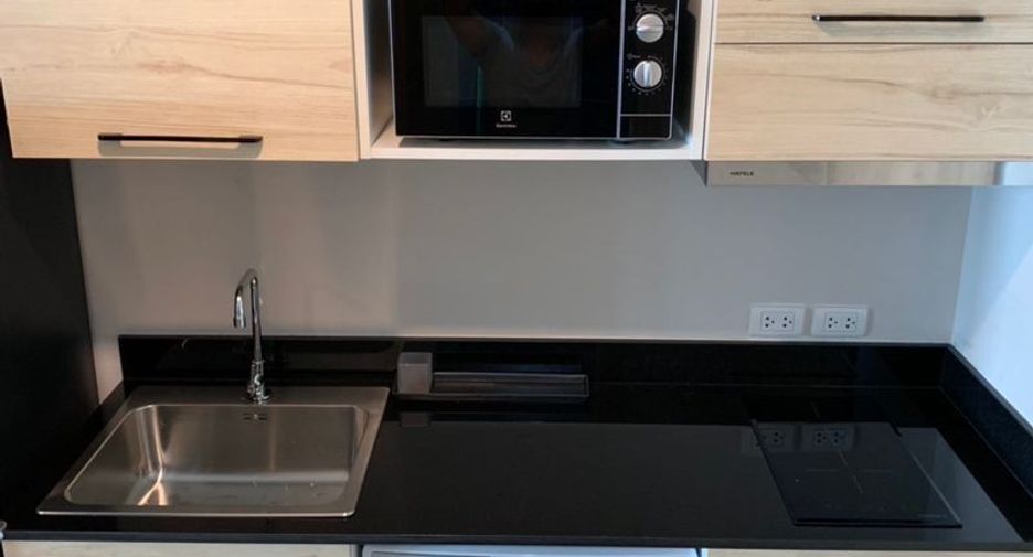 À louer et à vendre 1 chambre condo à Si Racha, Chonburi