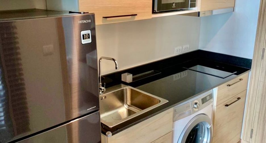 À louer et à vendre 1 chambre condo à Si Racha, Chonburi