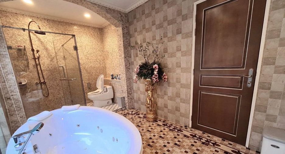 Haus zum Kauf mit 5 Zimmer in Thung Khru, Bangkok