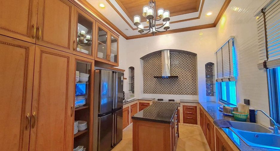 Haus zum Kauf mit 5 Zimmer in Thung Khru, Bangkok