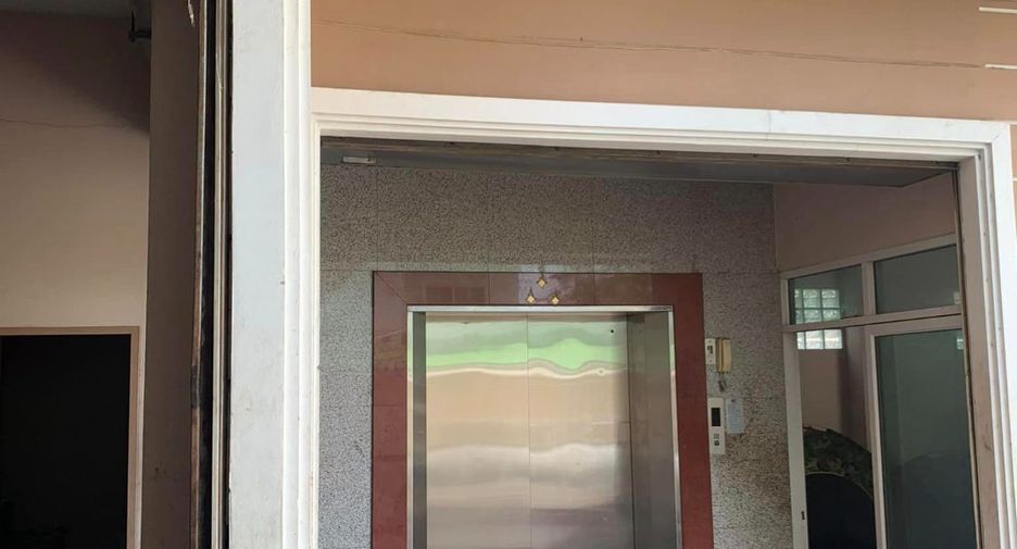 Haus zum Kauf mit 5 Zimmer in Thung Khru, Bangkok
