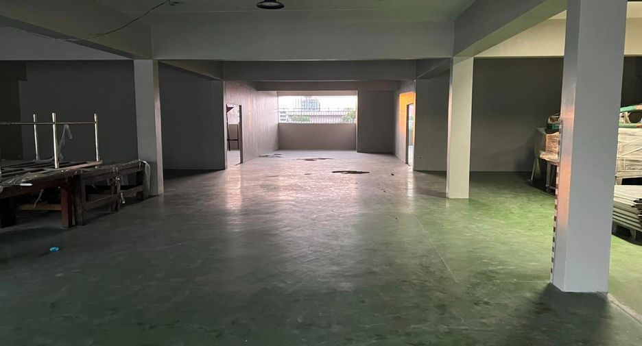 Haus zum Kauf mit 5 Zimmer in Thung Khru, Bangkok