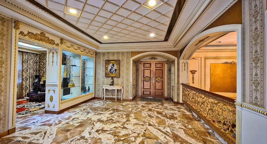 Haus zum Kauf mit 5 Zimmer in Thung Khru, Bangkok