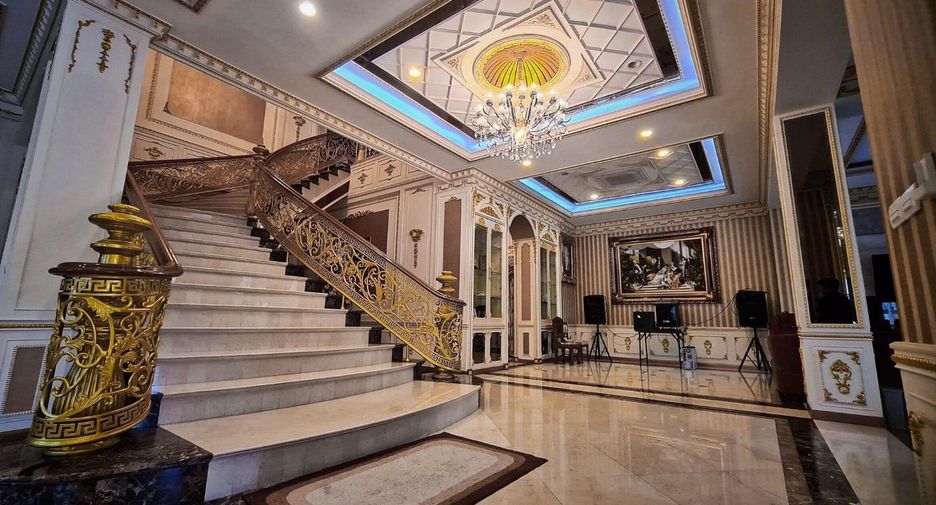 Haus zum Kauf mit 5 Zimmer in Thung Khru, Bangkok